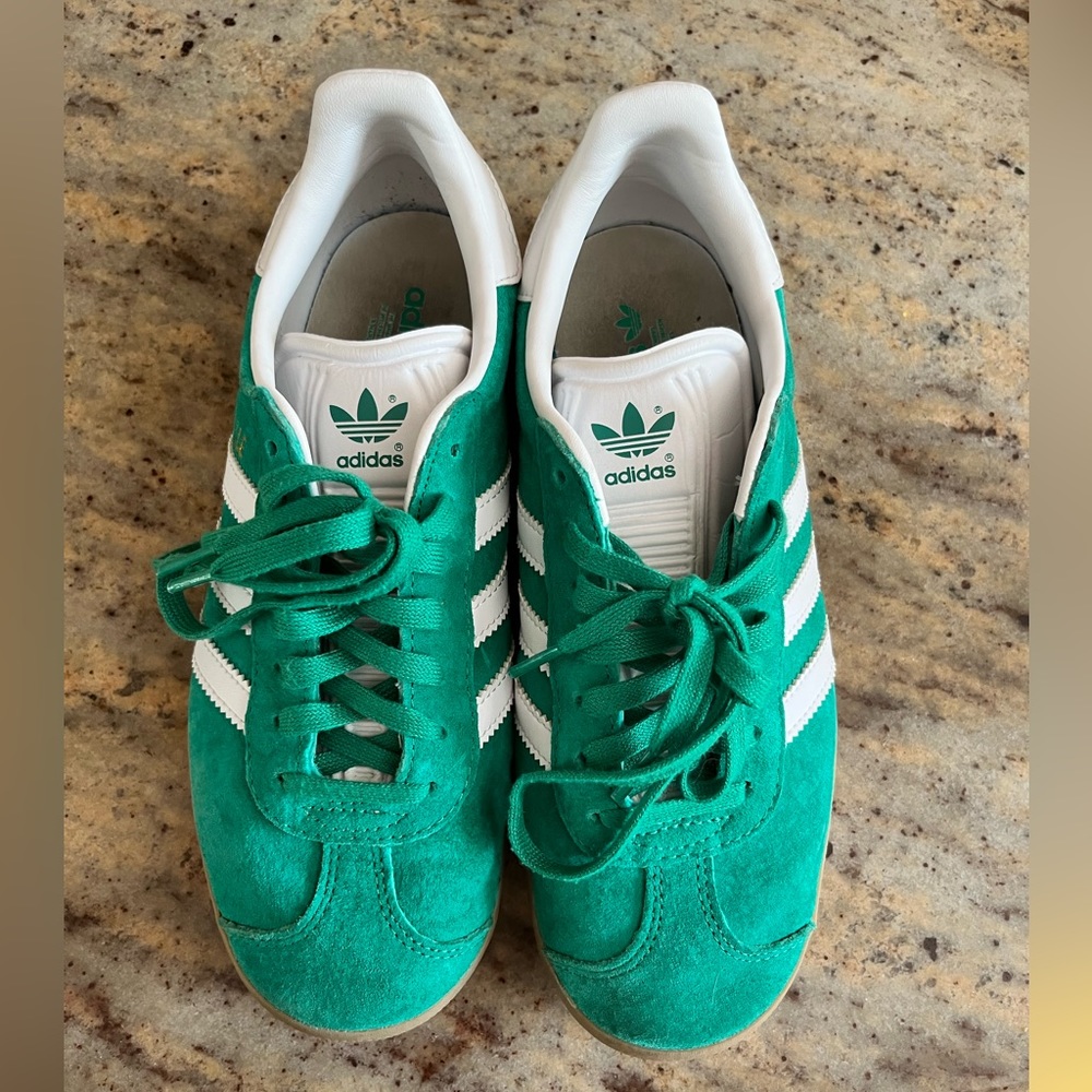 Adidas Gazelle men’s/women’s 6/7.5